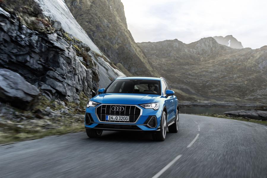  Audi Q3 45 TFSI Quattro S-Line 2018 года  (WW) (фото 5 из 56)